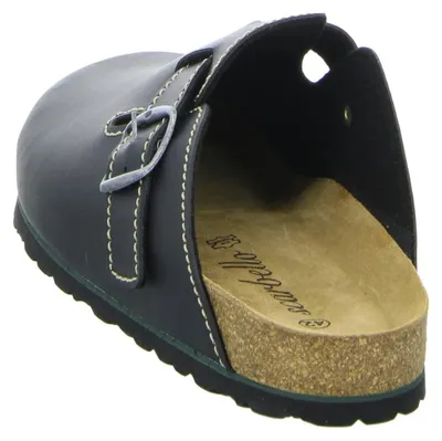 Produktbild von Clog aus glattem Kunstleder in Schwarz mit Schnalle, Weichbettung und flachem Absatz