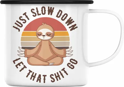Produktbild von Trendation - Lustiger Spruch Yoga Geschenke Geschenkidee Faultier Lustige Sprüche Emaille Emaille Tasse für Frauen Lustig (Schwarz)