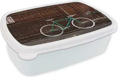 Produktbild von KitchenYeah® Lunchbox Brotzeit Brotdose 17x11 cm Grünes Fahrrad vor dem Tor Kinder Brotzeitdose - Lunch Box - Kinder - Sandwich-Box - Schulbox - Lunch Boxen