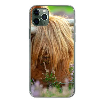 Produktbild von MuchoWow® Handyhülle Schutzhülle Hülle für iPhone 11 Pro Max Schottischer Hochländer - Hörner - Heidekraut Silikon Softcase Handy Hülle - Schutz
