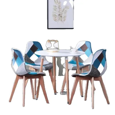 Image de Ensemble de salle à manger, structure en bois massif, sièges confortables pour 4 personnes, ensemble de chaises bleues