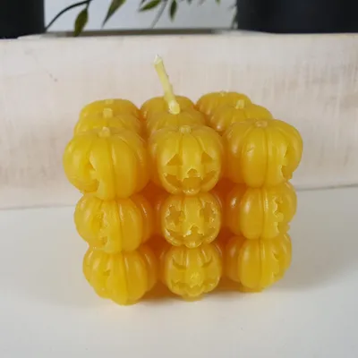 Obrázek produktu pro Včelí vosková svíčka Dýňová svíčka ve tvaru kostky 5 cm