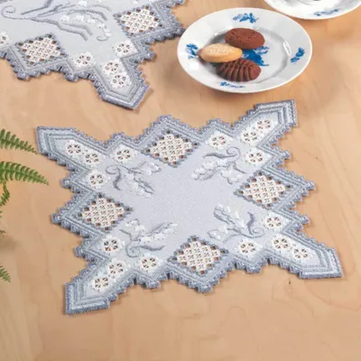 Zdjęcie produktu dla Zestaw obrusów Permin Hardanger, wzór do liczenia, 29x29cm, 10-5707