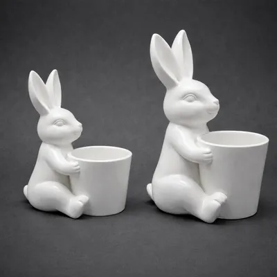 Produktbild von Keramik Hase mit Topf Weiß 23cm – Blumentopf & Osterdeko