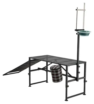 Produktbild von SucceBuy Melkstand für Ziegen, 272 kg Tragkraft, mit Rampe & Futtertrog, Verstellbarem Kopfstück & Werkzeugkorb, Geeignet für Fell- und Klauenpflege, Metallplattform für Schafe & Lämmer, 1295x584x838 mm, Schwarz