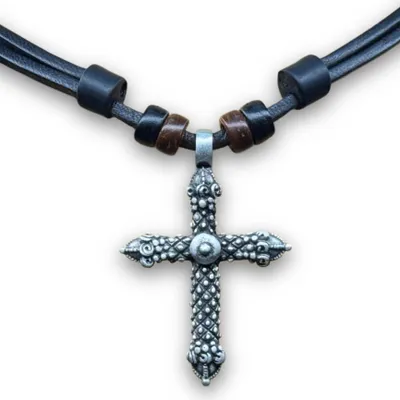 Produktbild von HANA LIMA | Leder Halskette Kreuz mit Ornamenten Herren Damen Kruzifix Kette Surf Schmuck