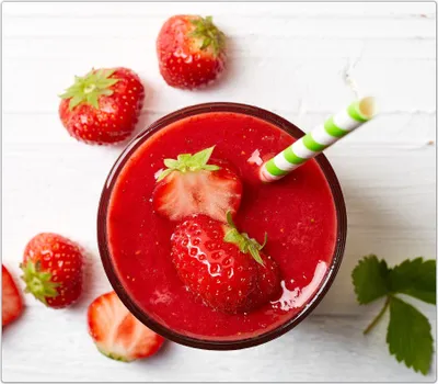 Produktbild von Spritzschutz Herdabdeckplatte Schneidebrett aus Glas Erdbeersmoothie 1-Teilig (60x52cm)
