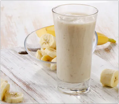 Produktbild von Spritzschutz Herdabdeckplatte Schneidebrett aus Glas Bananensmoothie 1-Teilig (60x52cm)