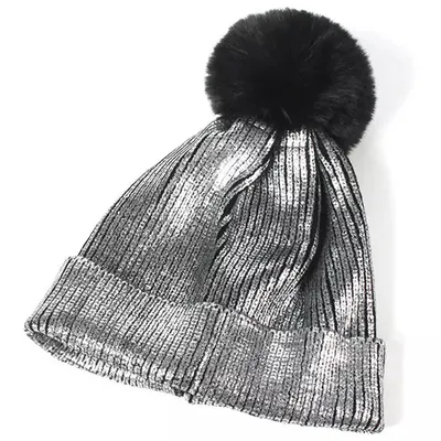 Obrázek produktu pro Stylová stříbrná čepice ME-21280 s bambulí KP21280