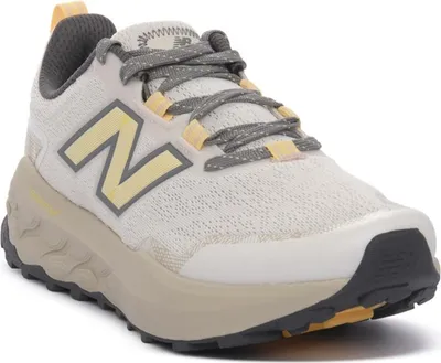 Produktbild von New Balance Sneakers WGARO5CP in SEA SALT color size 40.5