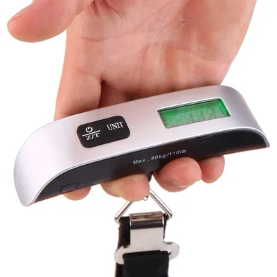 Produktbild von 50 kg Elektronische Kofferwaage mit LCD Anzeige – Tragbare Digitale Hängewaage mit Präzisionshaken, Handgepäck- & Gepäckwaage für Reisen und Pakete