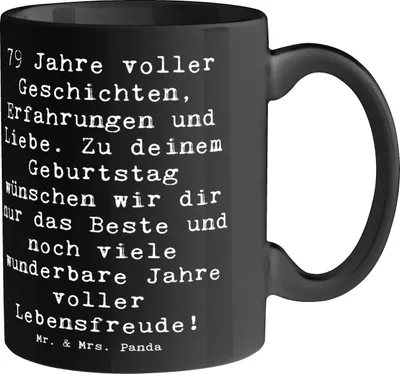 Produktbild von Mr. & Mrs. Panda Tasse Spruch 79. Geburtstag - Schwarz - Geschenk, Pott, Kaffeebecher, Jubiläum, Geschichten, liebevolle Geschenke, Geburtstagsgeschenk, bedruckt, Becher