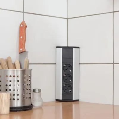 Produktbild von Ecksteckdosenleiste – 3 Steckdosen – 3500 W – 16 A – 1,5 m Kabel – Aluminium-Design – Kompakt – Kindersicher – Für Küche, Büro, Wohnzimmer [20480]