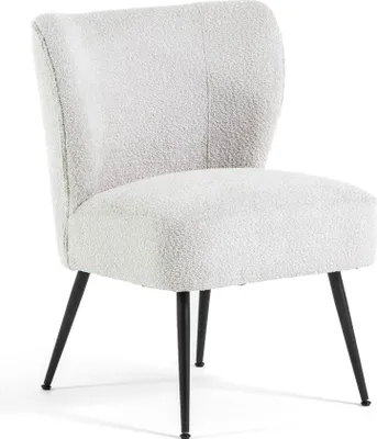 Produktbild von Gepolsterter sessel aus bouclé-stoff mit federkern und schwarzen metallbeinen – elegant, modern und bequem, ideal für wohnzimmer, schlafzimmer oder arbeitszimmer – raffiniertes und gemütliches design im vintage- und klassikstil – IRENE – Elfenbein