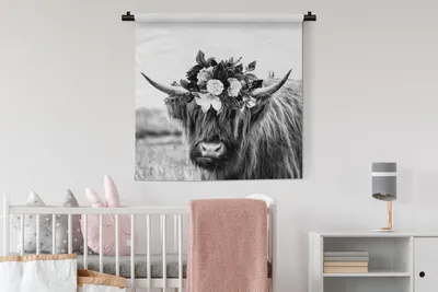 Produktbild von MuchoWow® Wandteppich Wandbehang Schottisches Hochlandrind - Blumen - Schwarz - Weiß 90x90 cm Tapisserie Dekoration Wandtuch - Wandaufhänger