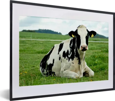 Produktbild von MuchoWow® MuchoWow® Gerahmtes Poster Kuh - Gras - Tiere - Berg 40x30 cm - Poster mit zchwarzem Bilderrahmen - Bilderrahmen - Poster im Rahmen