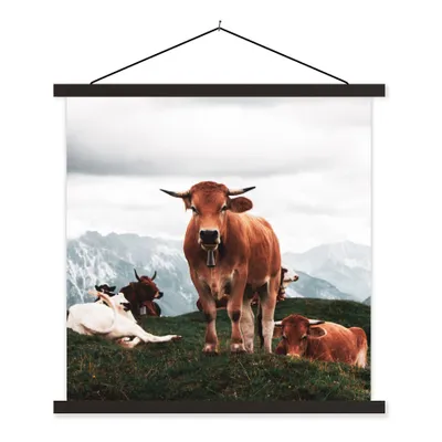 Produktbild von MuchoWow® Textilposter Tiere - Kuh - Berg 120x120 cm mit schwarzem Rahmen - Aufhängungsset
