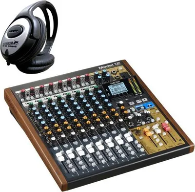 Immagine prodotto di Mixer Tascam Model 12 con cuffie