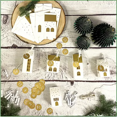 Produktbild von Oblique Unique DIY Adventskalender Set - 12 Häuschen Schachteln + 3 3D Tannenbäume + 24 Zahlen + 24 Klammern Weihnachtsdeko