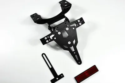 Produktbild von Uchwyt tablicy rejestracyjnej IBEX-Pro w kolorze czarnym dla Suzuki GSXR 1000 rok 07-08