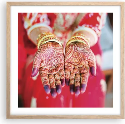 Produktbild von Gerahmtes Poster - Rahmen in heller Eiche - Hände orientalisch Muster - 50x50 cm - Wand Bild - Wanddeko - Wandbilder - Kunstposter - Wandposter - Bilderrahmen - Bilder - Kunstdruck - P2NAC50x50-4848