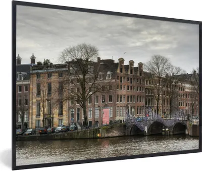 Produktbild von MuchoWow® Gerahmtes Poster Amsterdamer Gracht im Winter 90x60 cm - Poster mit Schwarzem Bilderrahmen Wandposter Rahmen Foto Bilder - Fotorahmen - Foto-Plakat