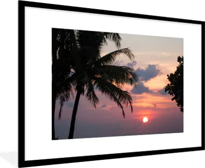 Produktbild von MuchoWow® Gerahmtes Poster Tropisch - Palme - Sonne 90x60 cm - Poster mit Schwarzem Bilderrahmen Wandposter Rahmen Foto Bilder - Wanddekoration - Fotos