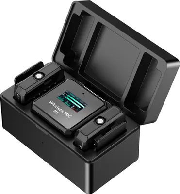 Produktbild von 2,4 GHz kabelloses Lavalier-Mikrofonsystem, Ansteckmikrofon, 100 m uebertragungsreichweite, Rauschunterdrueckung mit Empfaenger + 2 Sendern + Ladebox mit TFT-Bildschirm + 3 Adapterkabel, kompatibel mit iPhone/Android-Smartphones, Tablets, Computern fuer YouTube/Interview/Vlog/Vedio/Live-Streaming