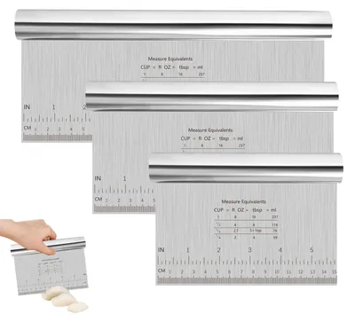 Produktbild von 3-teiliges Teigschaber-Set aus Edelstahl, antihaftbeschichtetes Teigbrett aus Edelstahl, 15/20/25 cm Teigschneider mit Messskala, Gemüseschaufel, Küchenschaber für Kuchen, Pizzen, Gebäck und andere Backutensilien.