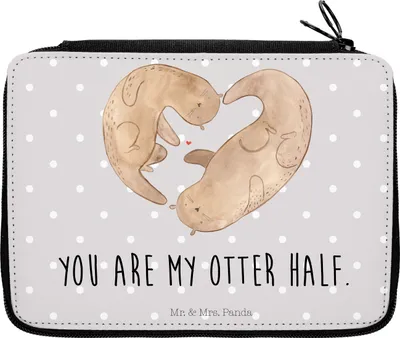Produktbild von Mr. & Mrs. Panda Etui Otter Herz - Grau Pastell - Geschenk, Schlampermäppchen, Bleistiftetui, Hochzeitstag, Schreibmappe, Federmäppchen, Liebe, Federmappe, für Stifte