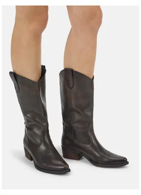 Produktbild von Stiefel im Western-Stil aus Leder mit detailreichen, traditionellen Stickereien, Modell West D967