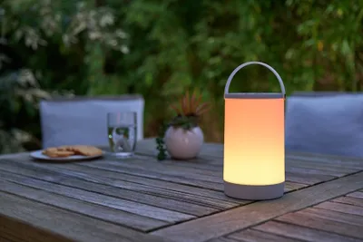 Produktbild von LED Akku Laterne mit Farbwechsel & Soundsensor – für Innen & Außen, mit Haltegriff