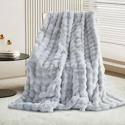 Zdjęcie produktu dla Elzusha - pled z miękkiego materiału, 130x160 cm, jasnoszary, idealny do sofy i łóżka