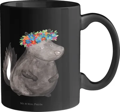 Produktbild von Mr. & Mrs. Panda Tasse Stinktier Mädchen - Schwarz - Geschenk, Raubtier, Stinker, Kaffeebecher, Kaffeetasse, Motivtasse, Becher, Wildtier, Namaste, Teetasse, Yoga