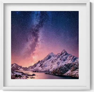 Produktbild von Polarlicht und Sternenhimmel über den Bergen– Wandbild mit Rahmen – Gerahmtes Bild  – Wanddekoration – 50x50 cm –  Weiß Rahmen