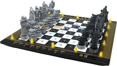 Zdjęcie produktu dla Elektroniczne Szachy Harry Potter, Dotykowy Panel, Efekty Świetlne i Dźwiękowe, 64 Poziomy Trudności, Pionki z Filmu