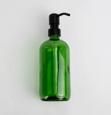 Immagine prodotto di Natural Goods Berlin KLEAN dispenser di sapone con etichette, dispenser di sapone di alta qualità e ricaricabile per cucina e bagno, verde trasparente, testa della pompa in acciaio inox nero, 500 ml
