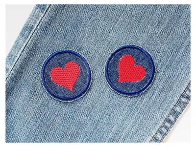Produktbild von 2er Set Jeansflicken Herz rot, ø 4 cm, gestickte Patches, Mini Flicken zum Aufbügeln