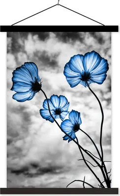 Produktbild von MuchoWow® Textilposter Blumen - Blau - Schwarz - Weiß 60x90 cm mit schwarzem Rahmen - Poster Wohnzimmer