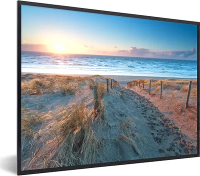 Produktbild von MuchoWow® Gerahmtes Poster Strand - Meer - Sonne - Düne 80x60 cm - Poster mit Schwarzem Bilderrahmen Wandposter Rahmen Foto Bilder - Schwarzem - Mit Gestell