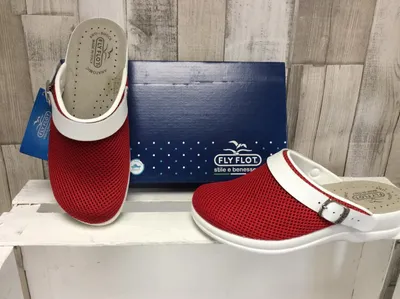 Produktbild von Fly Flot Damen Pantolette rot mit weißer Laufsohle, zehengeschlossen 40