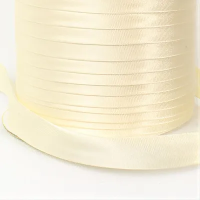 Produktbild von Satin Schrägband | Breite 15 mm - gefalzt Rolle (132 Meter) Beige
