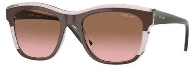 Productafbeelding van Zonnebril voor dames, merk Vogue, model VO5557S-313614, lensdiameter 54 mm