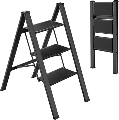 Produktbild von Klapptritt Haushaltsleiter - 3-stufige Stehleiter - Aluminium - Breite rutschfeste Stufen - Tragkraft 150 kg - Schwarz