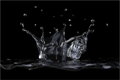Produktbild von Wallario Poster - Aufspritzendes Wasser, Kunstdruck Größe: 61 x 91,50 cm