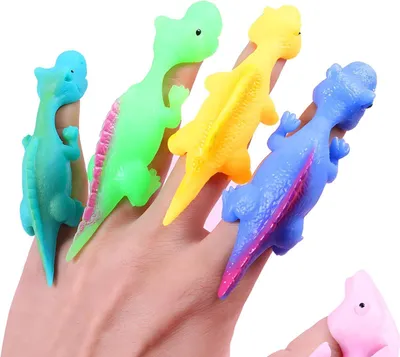 Fünf bunte Dinosaurier-Fingerpuppen in Blau, Grün, Gelb, Lila und Pink, auf einer Hand vor weißem Hintergrund getragen
