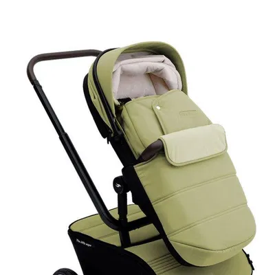Produktbild von The Jiffle Fußsack Green – warmer, weicher Kinderwagen-Fußsack mit Gurtschlitzen, passend für The Jiffle Wagon Kinderwagen