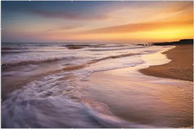 Produktbild von Wallario Wandbild Sonnenuntergang am Strand - Abendspaziergang, Größe: 61 x 91,5 cm, Poster mit rahmenlosen Bildhalter