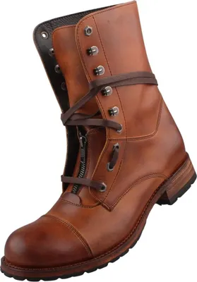 Auf dem Bild ist ein brauner Stiefel zu sehen der von der Seite abgebildet ist. Der Stiefel hat eine robuste Sohle und eine auffällige Nahtstruktur.