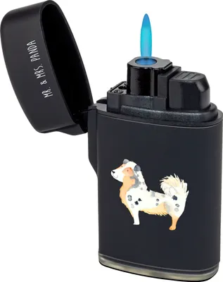 Produktbild von Mr. & Mrs. Panda sturmfeuerzeug Hund Australien Shepherd - Schwarz - Geschenk, Gasfeuerzeug, gas anzünder, Spruch, Feuerzeug, Feuerzeuge, Sprüche, Flauschig